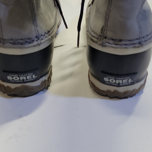 Womens 7.5 Sorel Women's Caribou Slim winter boots in gray and black. EXCELLENT - Picture 5 of 8